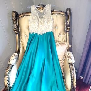 Gown size 6
